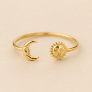 Anillo Nyra Sol y Luna Dorado Hadorelle en acero inoxidable