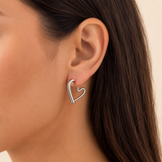 Detalle de Aretes Amara Plateados Hadorelle