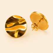 Aretes Ondra Dorados Hadorelle look editorial