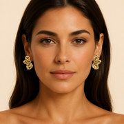 Aretes Solé Hoja Dorada Hadorelle vista de escala