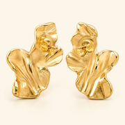 Aretes Solé Hoja Dorada Hadorelle look editorial
