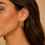 Arracadas Trina Doradas Hadorelle modelado
