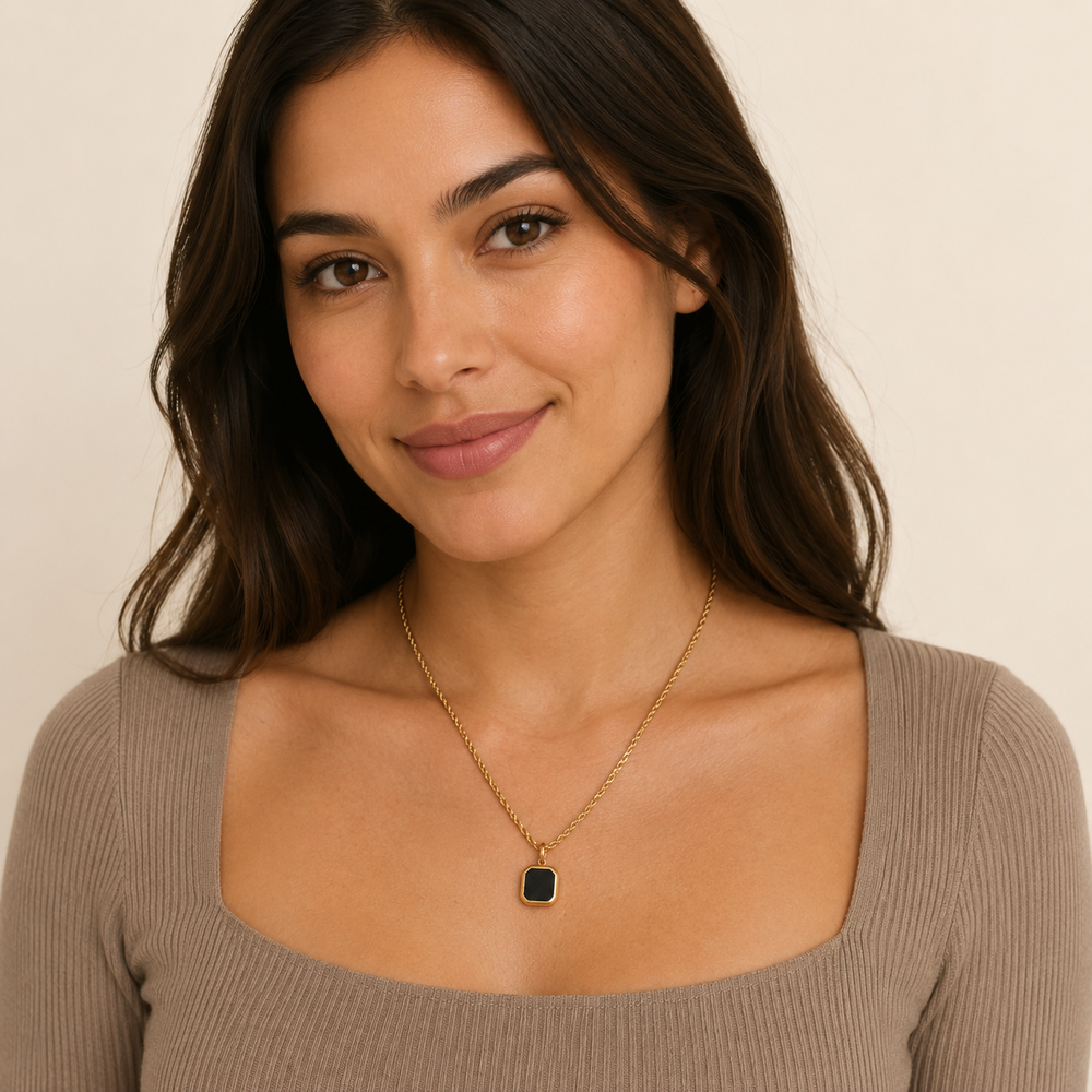 Collar Nera Titanio