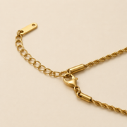 Collar Nera Titanio Hadorelle look editorial