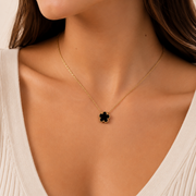Detalle de Collar Noir Flor Negra Hadorelle
