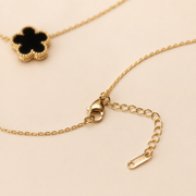 Collar Noir Flor Negra Hadorelle look editorial