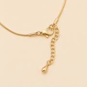 Collar Nuvia Gota Hadorelle look editorial