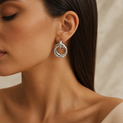 Detalle de Aretes Évora Plateados Hadorelle